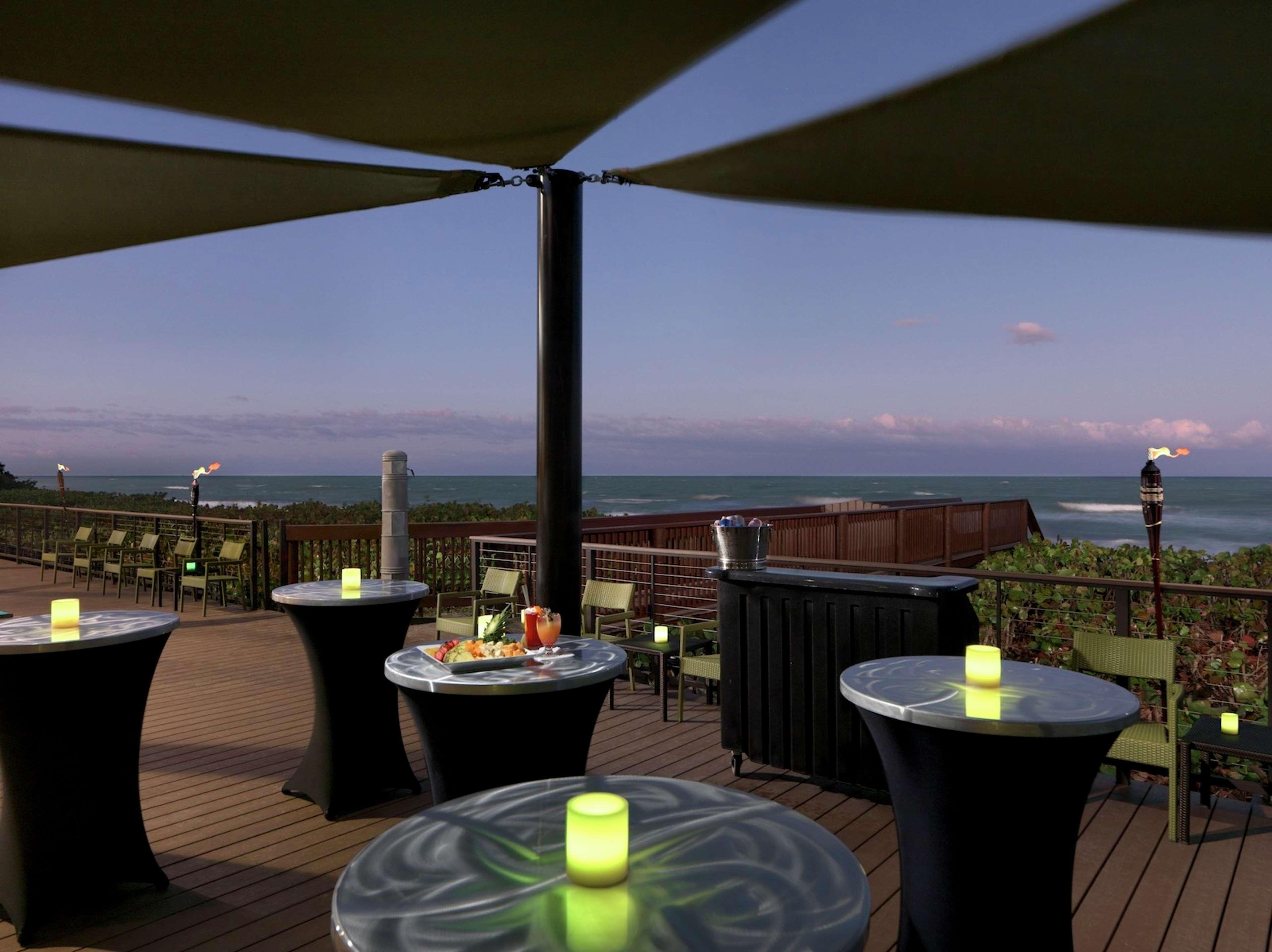 Doubletree Suites By Hilton Melbourne Beach Oceanfront Exteriör bild