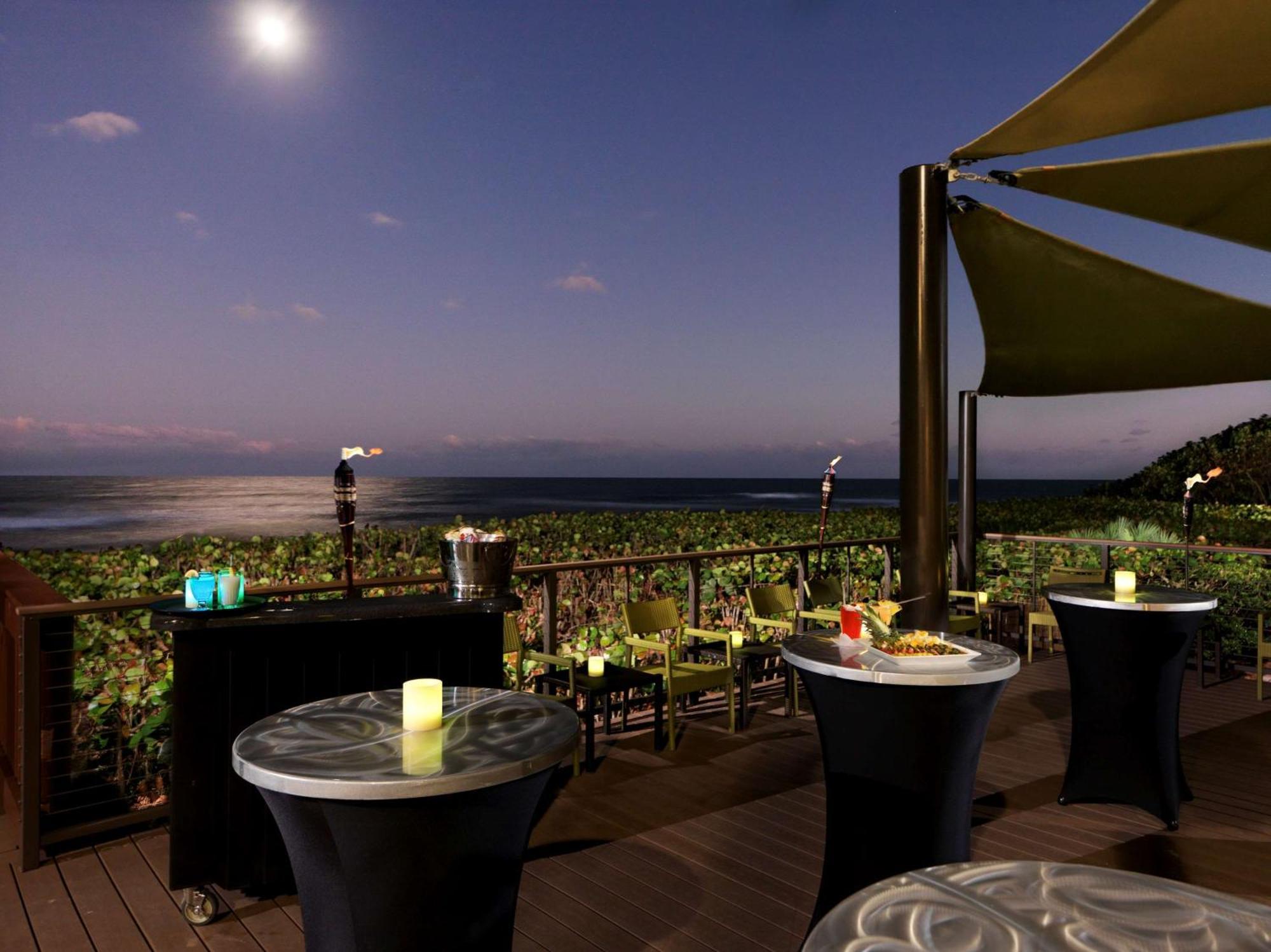 Doubletree Suites By Hilton Melbourne Beach Oceanfront Exteriör bild